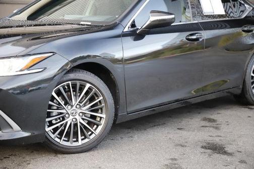 2025 Lexus ES 300h Base