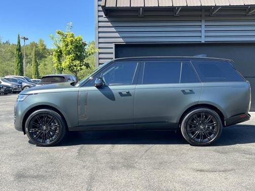 2025 Land Rover Range Rover P400 SE 7 Seat