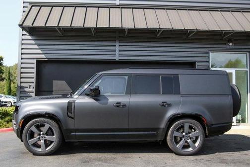 2024 Land Rover Defender P400 Outbound