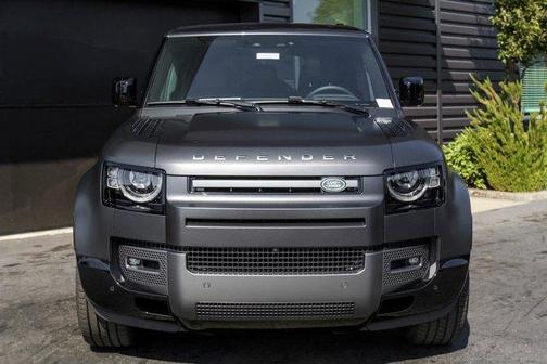 2024 Land Rover Defender P400 Outbound