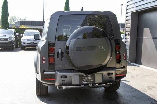 2024 Land Rover Defender P400 Outbound