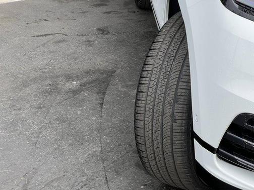 2026 Land Rover Range Rover Velar Dynamic SE