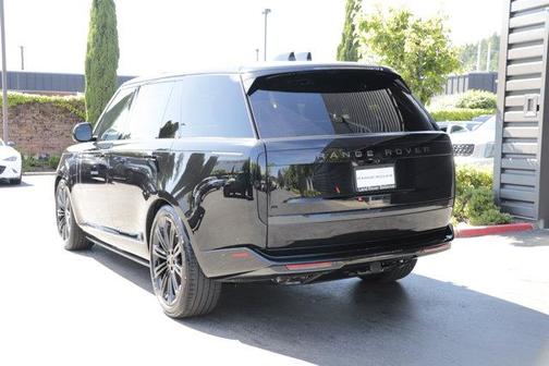 Santorini Black 2026 Land Rover Range Rover P530 SE 7 Seat