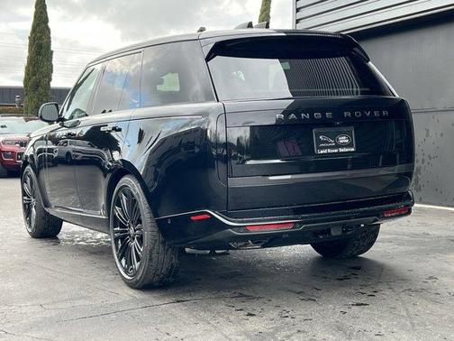 2025 Land Rover Range Rover P530 SE