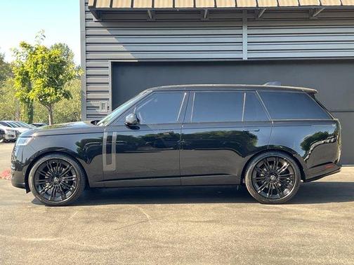2025 Land Rover Range Rover P400 SE 7 Seat