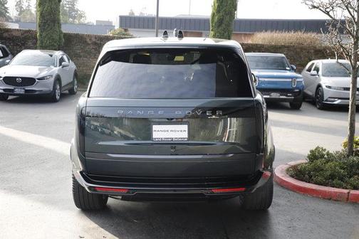 2026 Land Rover Range Rover P550e SE