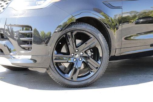 Santorini Black 2025 Land Rover Discovery P360 Metropolitan Edition