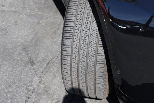 Santorini Black 2025 Land Rover Discovery P360 Metropolitan Edition