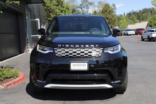 Santorini Black 2025 Land Rover Discovery P360 Metropolitan Edition