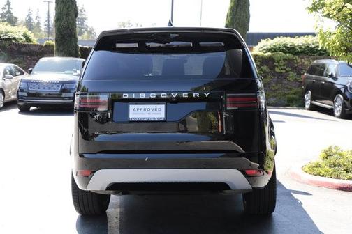 Santorini Black 2025 Land Rover Discovery P360 Metropolitan Edition