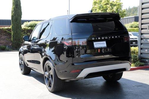Santorini Black 2025 Land Rover Discovery P360 Metropolitan Edition
