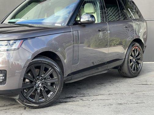 2025 Land Rover Range Rover P550e SE