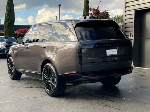 2025 Land Rover Range Rover P550e SE