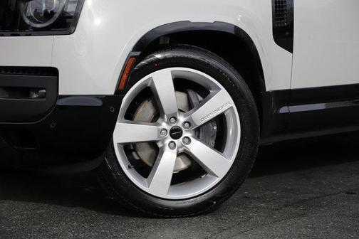 2026 Land Rover Defender P500 X-Dynamic SE