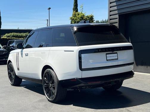 2025 Land Rover Range Rover P530 SE