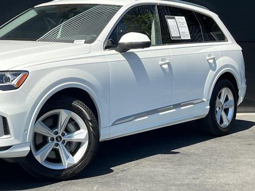 2022 Audi Q7 55 Premium