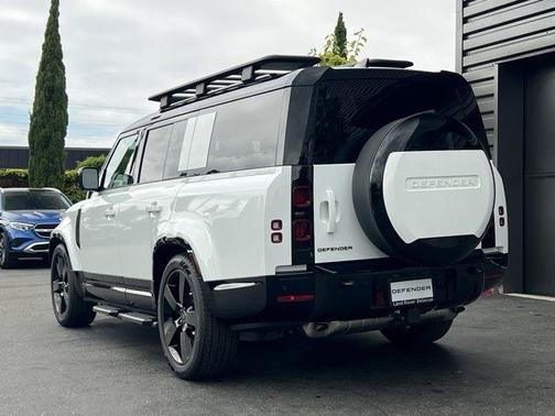 2025 Land Rover Defender P400 X-Dynamic SE