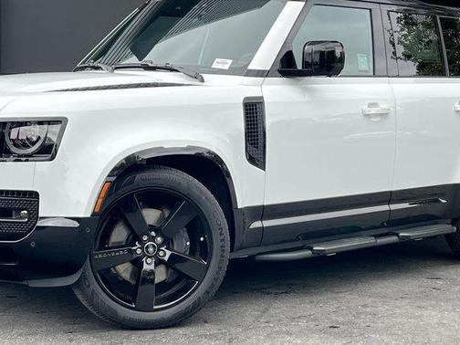 2025 Land Rover Defender P400 X-Dynamic SE