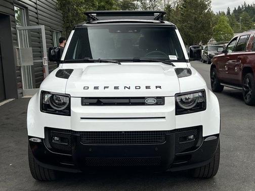 2025 Land Rover Defender P400 X-Dynamic SE