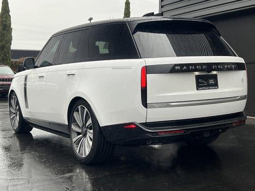 2025 Land Rover Range Rover P615 SV