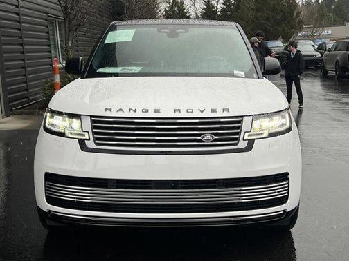2025 Land Rover Range Rover P615 SV