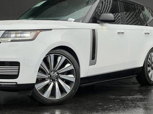2025 Land Rover Range Rover P615 SV