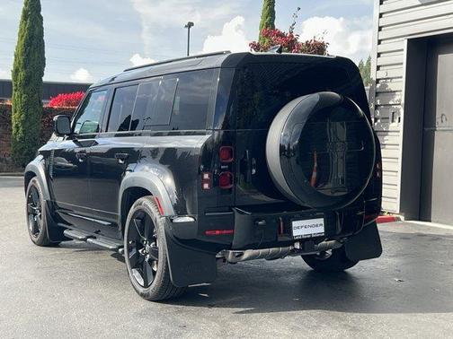 2025 Land Rover Defender P400 X-Dynamic SE