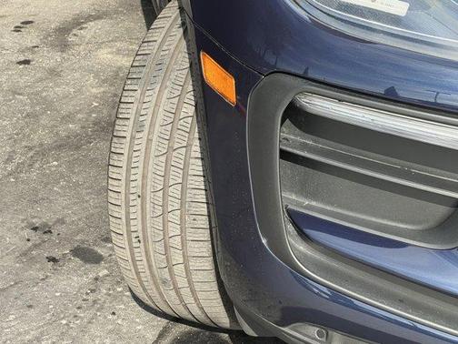 2022 Porsche Macan Base