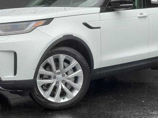 2024 Land Rover Discovery P300 S