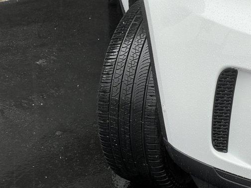 2024 Land Rover Discovery P300 S