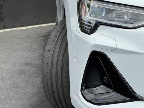 2022 Audi e-tron S line Premium