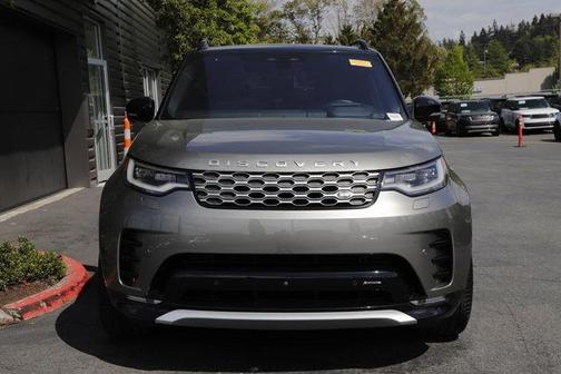 Silicon Silver 2023 Land Rover Discovery P360 Metropolitan Edition
