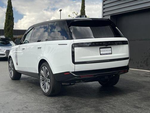 2025 Land Rover Range Rover P530 SE 7 Seat