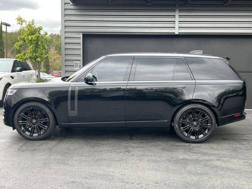 2025 Land Rover Range Rover P400 SE 7 Seat