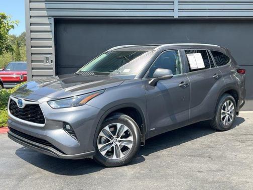2023 Toyota Highlander Hybrid XLE