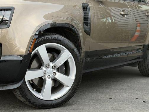 2025 Land Rover Defender P400 X-Dynamic SE