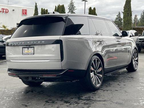 2025 Land Rover Range Rover P615 SV