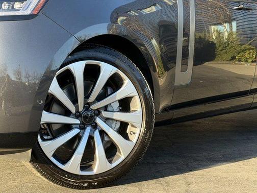 2026 Land Rover Range Rover P530 SE 7 Seat