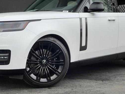 2025 Land Rover Range Rover P530 SE
