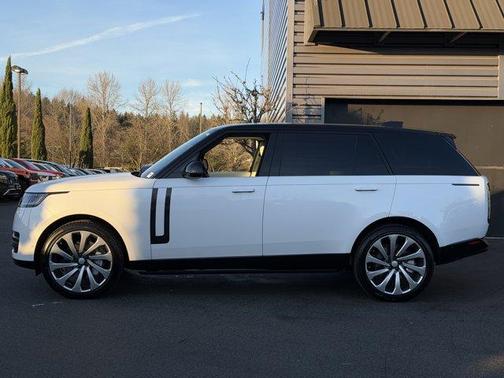 2025 Land Rover Range Rover P530 SE 7 Seat
