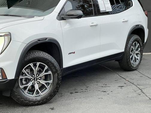 2024 GMC Acadia AT4