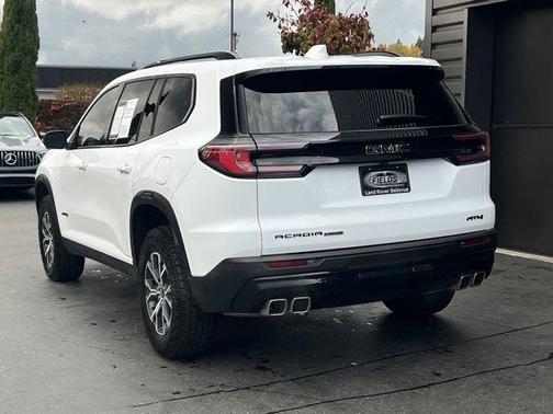 2024 GMC Acadia AT4