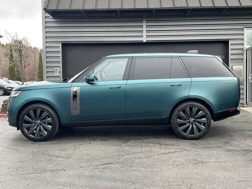 2025 Land Rover Range Rover P615 SV