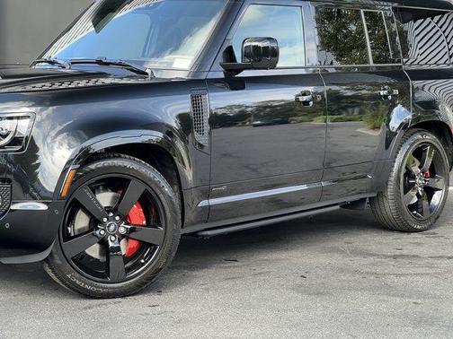 2025 Land Rover Defender P400 X