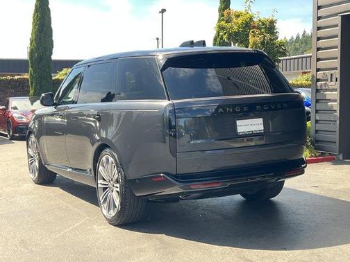 2025 Land Rover Range Rover P400 SE 7 Seat