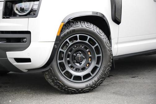 2026 Land Rover Defender V8