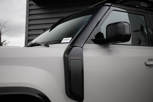 2026 Land Rover Defender V8