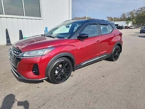 2023 Nissan Kicks SR