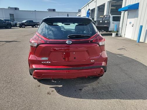2023 Nissan Kicks SR