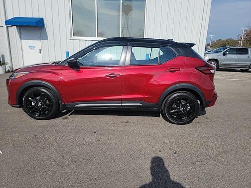 2023 Nissan Kicks SR